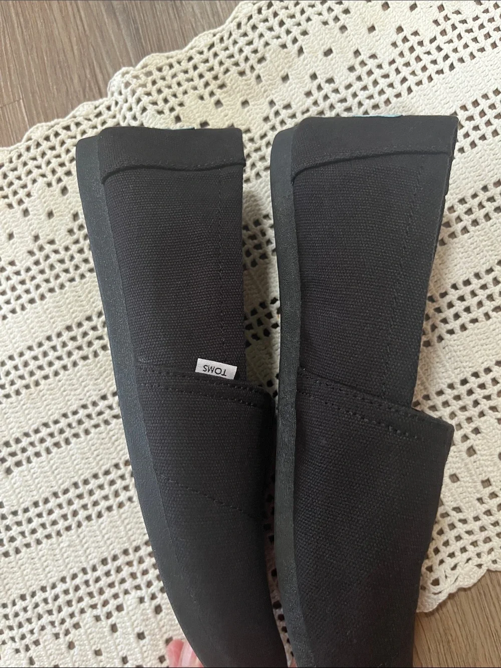 Toms women’s Slip-On Sneakers in Black size 8 NWOB